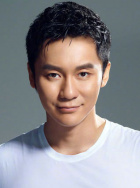 父亲囿于身份，总要维持权威形象。